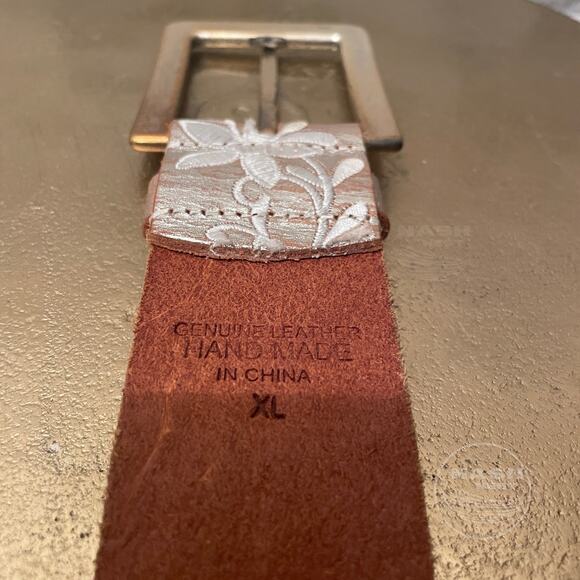 Linea Pelle White Floral Embroidered Leather Belt XL | Brass Buckle Handmade - Picture 5 of 10